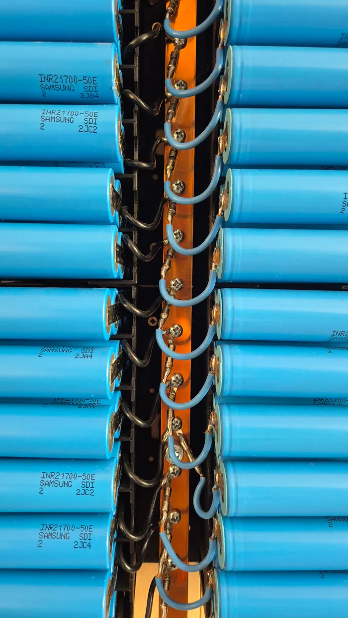 Samsung INR21700-50E cells connected to a copper busbar.