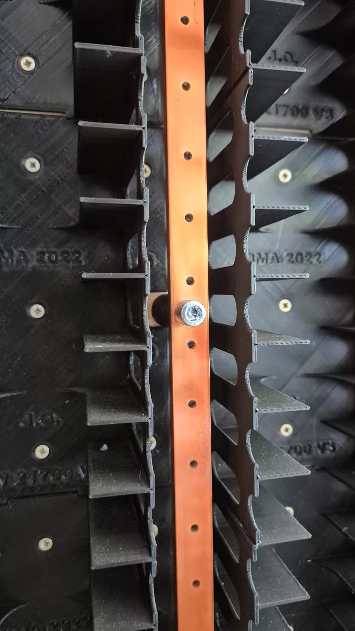 A busbar in the empty part of the structure, between the 3D-printed cell holders.